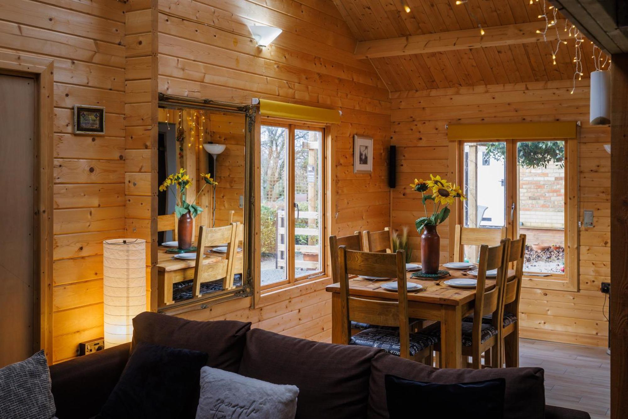 Spacious Cabin Evcharger And Free Parking Near Cambridge Eksteriør billede